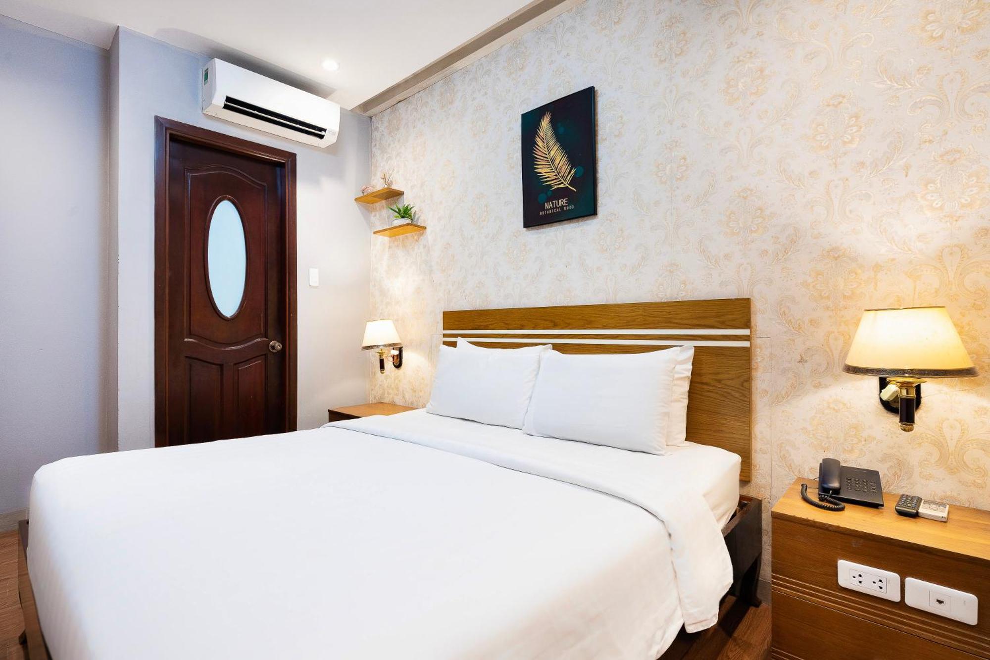 Lucky Star Hotel 266 De Tham Ho Chi Minh City Exterior photo