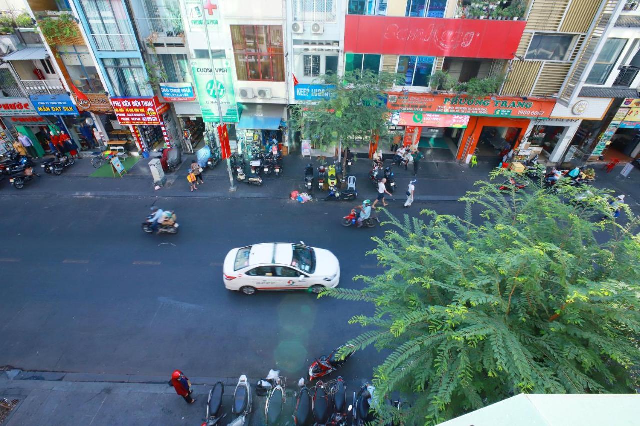 Lucky Star Hotel 266 De Tham Ho Chi Minh City Exterior photo